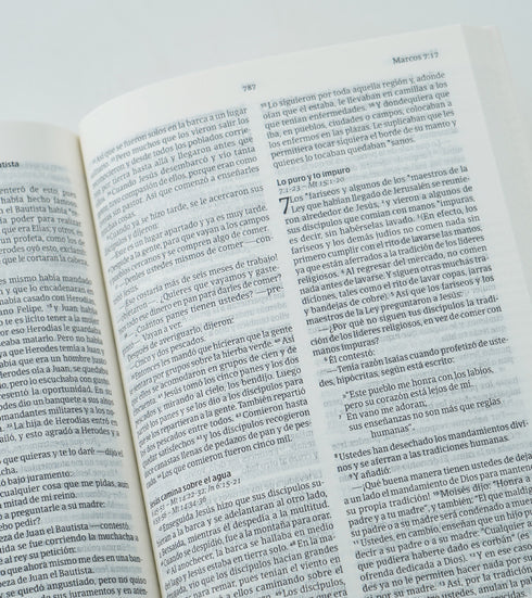 Biblia NVI Ultrafina - Tapa Rústica Azul Juvenil