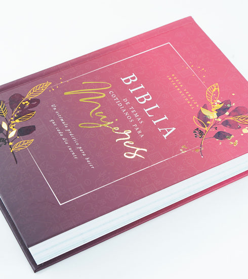 Biblia Temas Cotidianos Para Mujeres, Tapa dura, Rosa